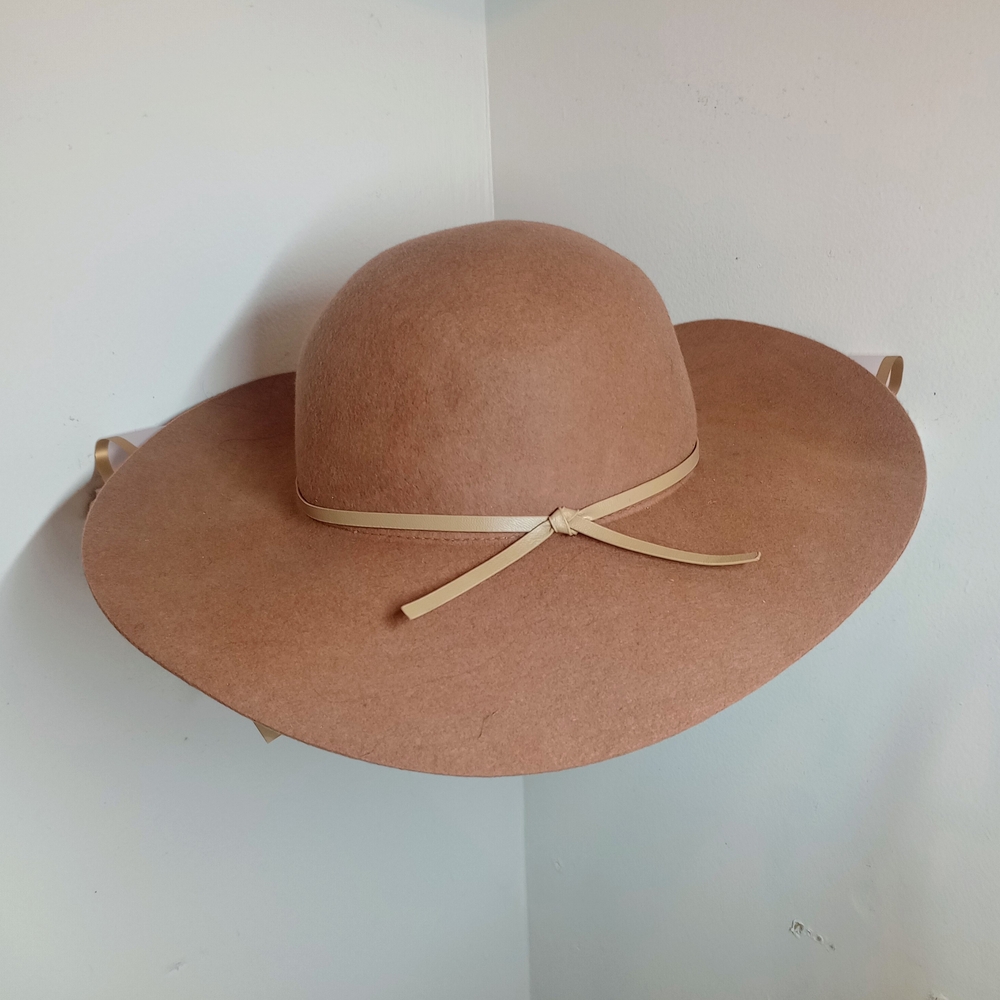2 Stylish Wide Brim Hats In Tan And Black